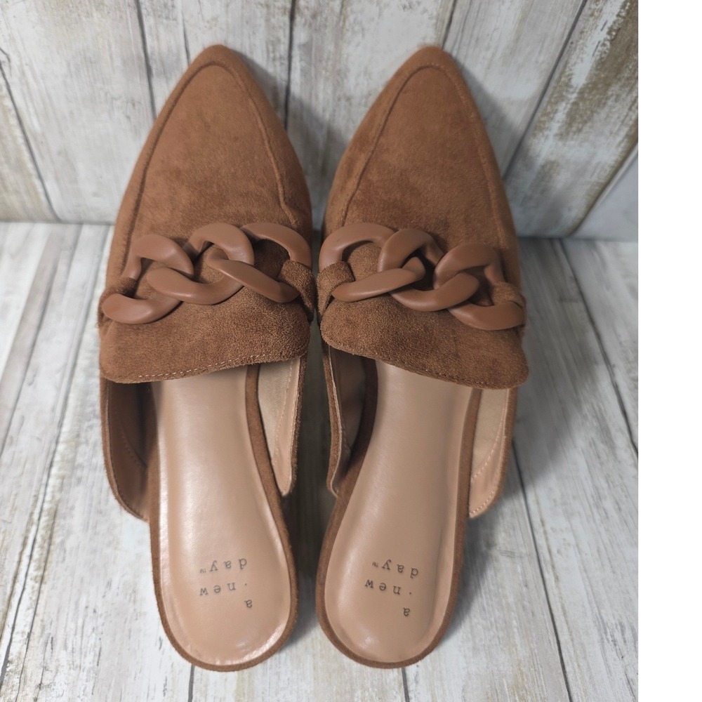 A New Day Womens Cognac Brown Faux Suede Pointed Toe Chain Link Mules Size 7 - Picture 1 of 8